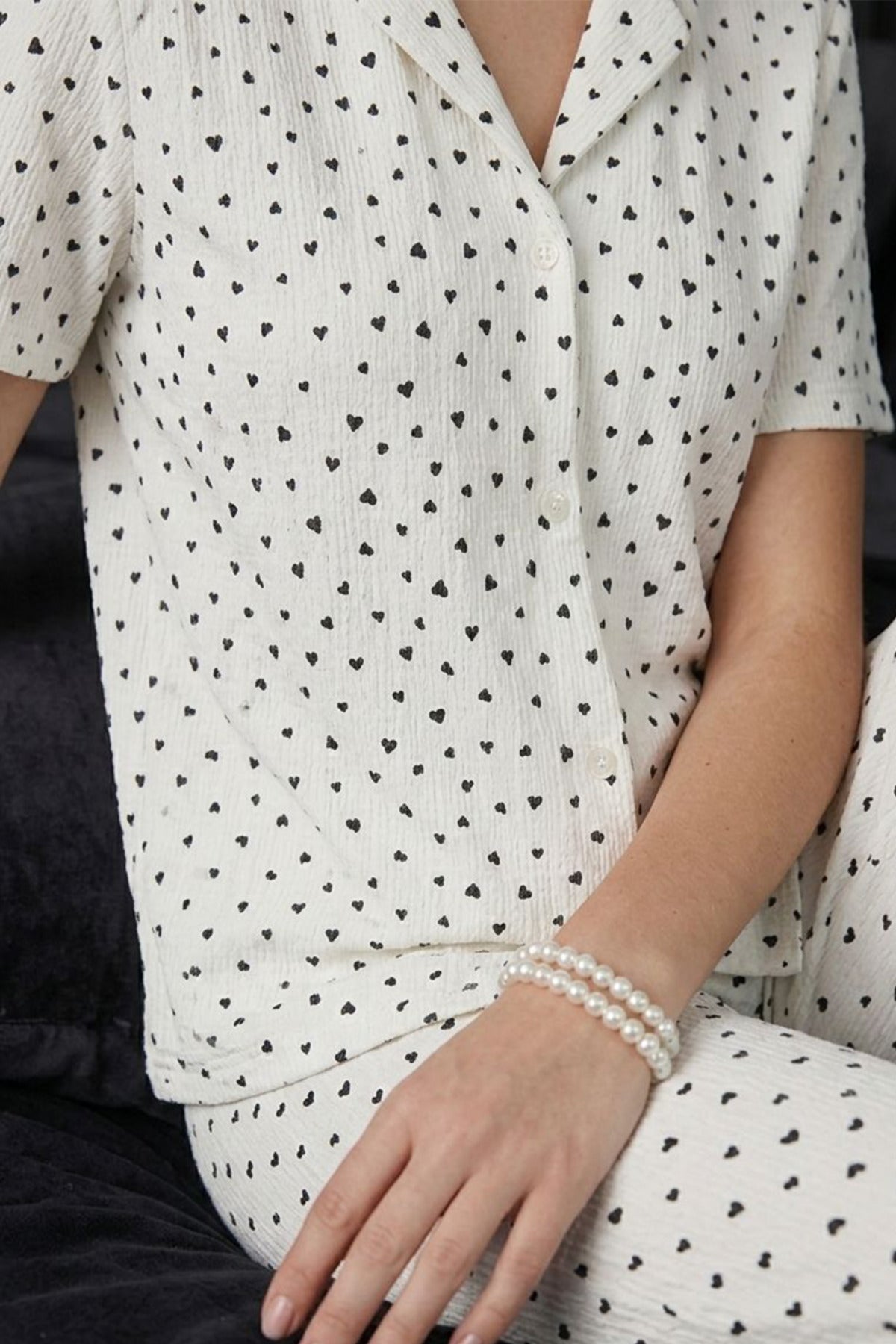 Kar Beyaz Kalp Detaylı Bürümçük kumaş Kısa Kollu Pijama Takımı 6066