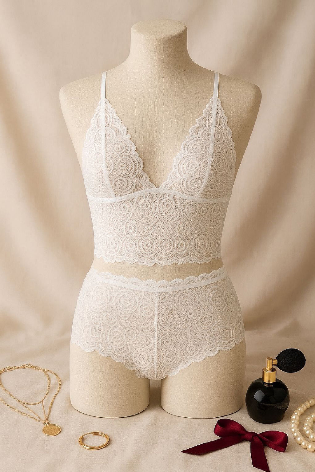 Kadın Beyaz Dantel Bralet Şort Takımı – Romantik ve Zarif İç Giyim