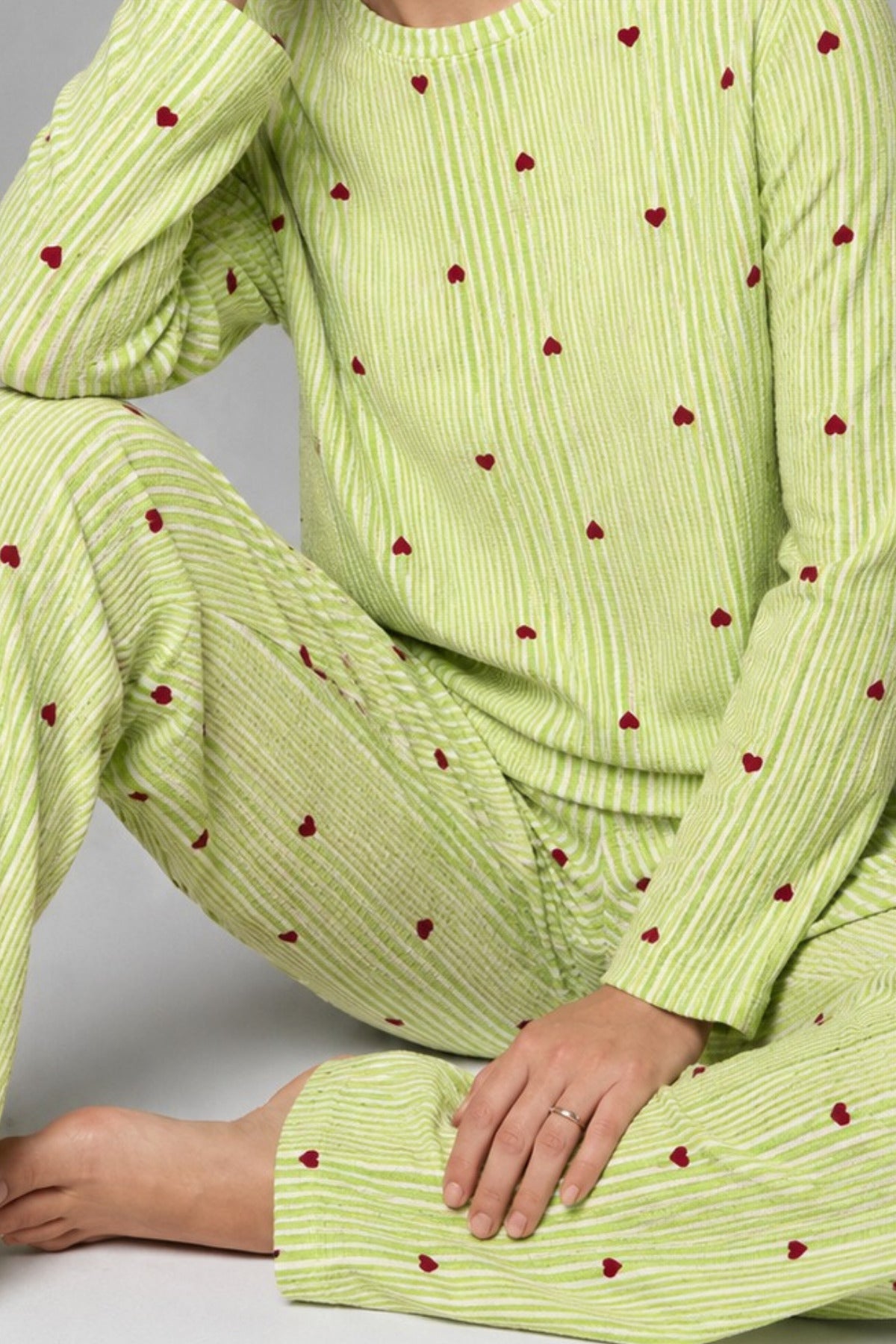 Kadın Çizgili Kalp Desenli Uzun Yeşil Pijama Takımı