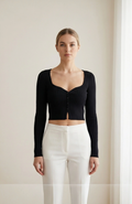 Kadın Siyah Uzun Kollu Düğmeli Göğüs ve Göbek Dekolteli Crop Top Bluz – Şık, Rahat ve Kolay Kombinlenebilir