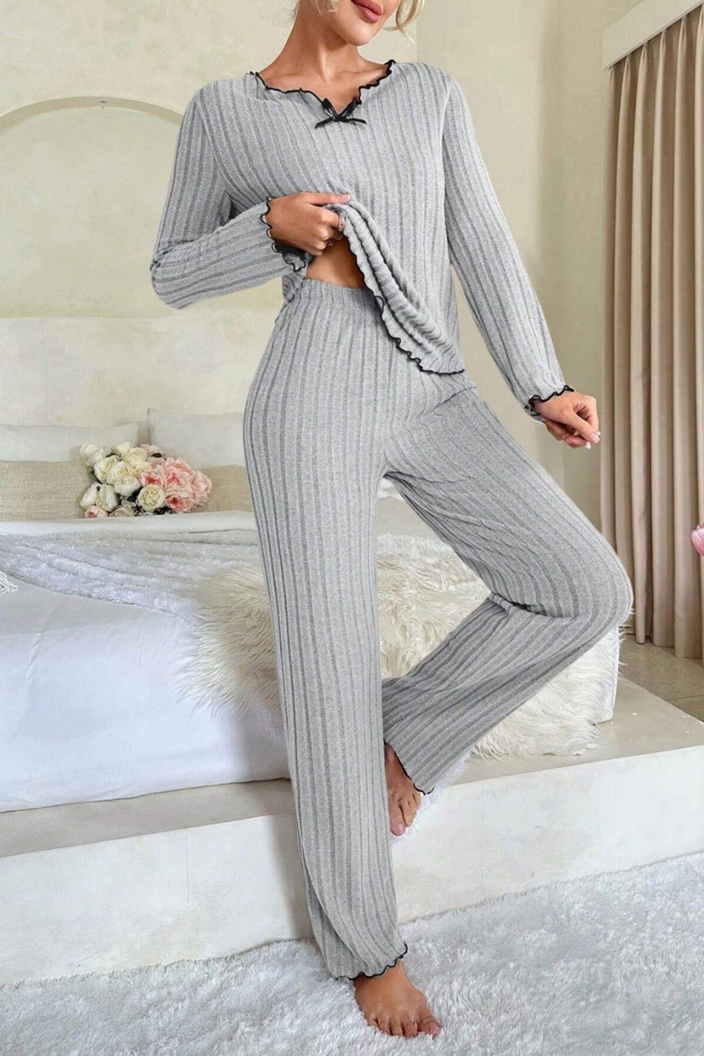 Kadın Gri Çizgili Uzun Kollu Fiyonk Detaylı Pijama Takımı Rahat Mevsimlik