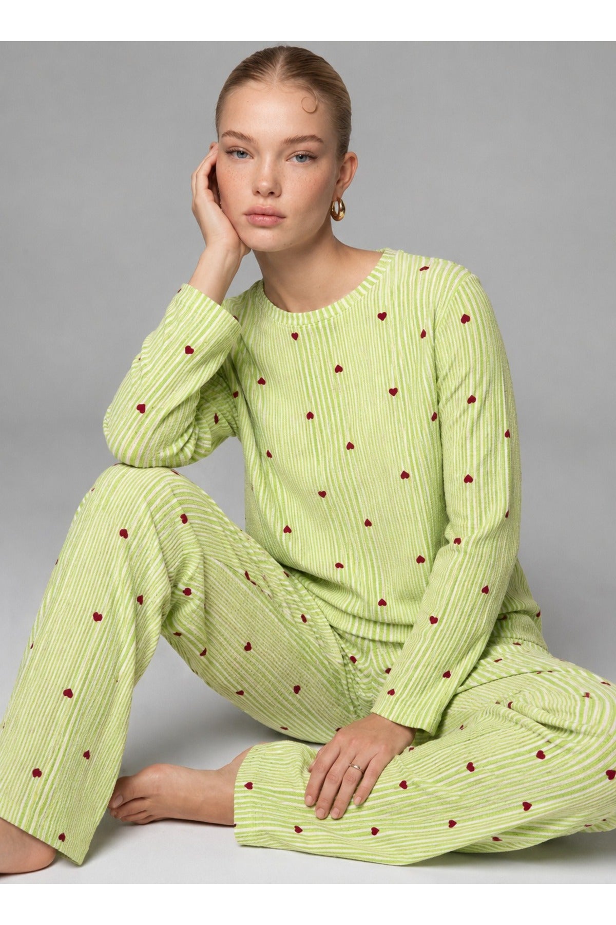 Kadın Çizgili Kalp Desenli Uzun Yeşil Pijama Takımı