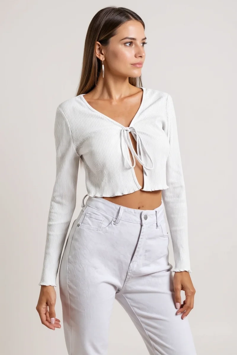 Kadın Beyaz Uzun Kollu Önden Bağlama Detaylı Crop Top Bluz – Şık, Rahat ve Kolay Kombinlenebilir