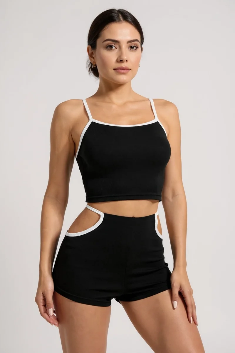 Kadın Siyah Beyaz Şortlu Cut-Out Detaylı Gecelik Takımı – Modern, Konforlu ve Günlük Kombinlere Uygun