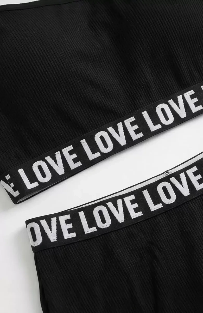 Kadın Siyah Çapraz Sırt Ve Love Yazı Detaylı Iç Çamaşır Takımı – Modern, Konforlu